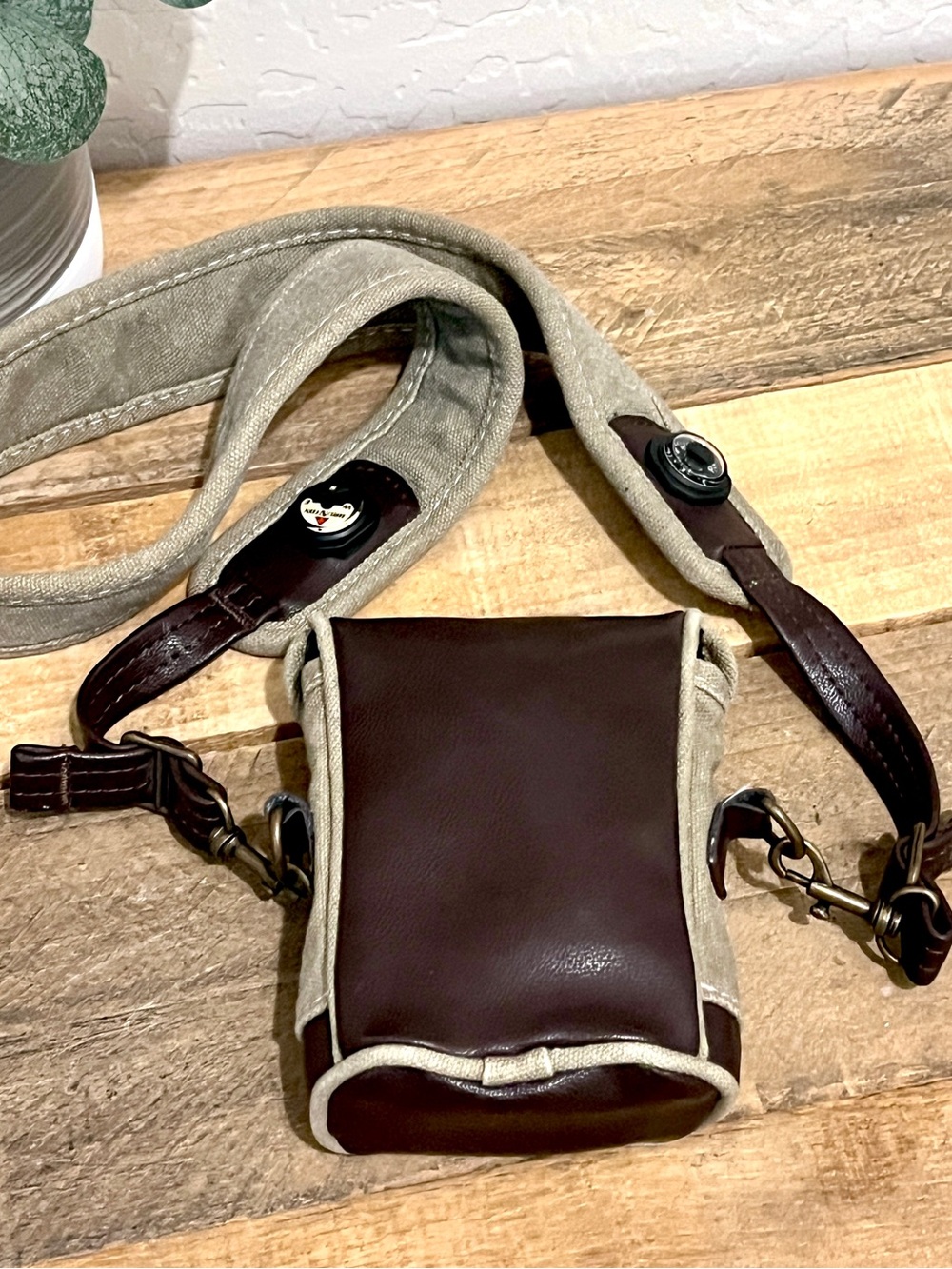 Eddie Bauer Canvas Leather Small Crossbody Camera Bag Compass/Temperature Gauges - Picture 5 of 6